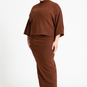 This set is in the color cream in size 16 it’s a 2 piece set